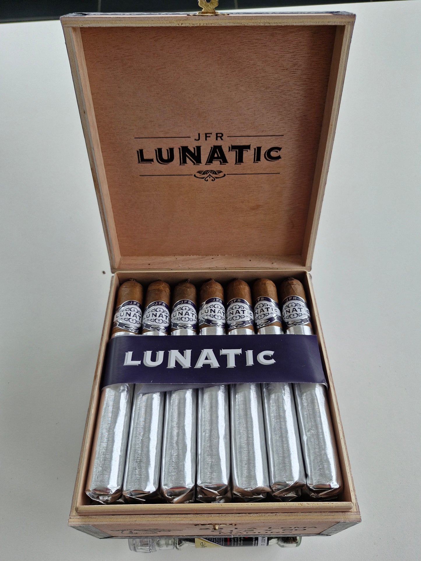 Aganorsa Leaf - JFR Lunatic, La Loma Maduro 6 1/2 x 60 28 stick box