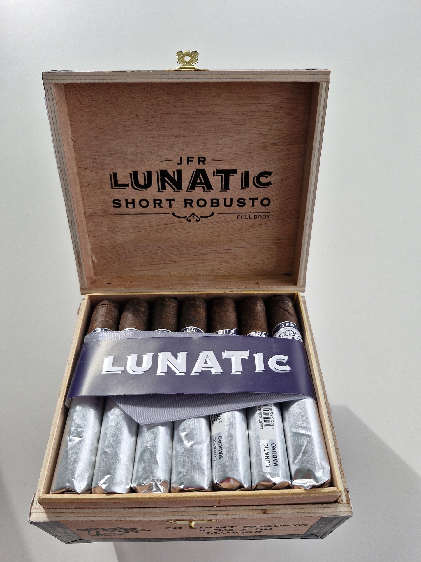 Aganorsa Leaf - JFR Lunatic, Short Robusto Maduro 4 3/4 x 52 28 stick box
