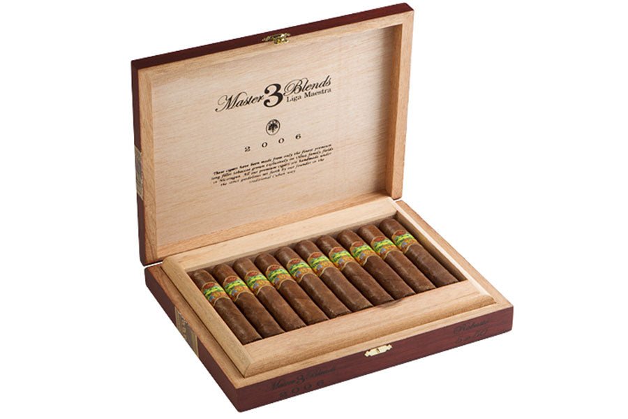 Oliva - Master Blends 3 7 x 50 Churchill 20 stick box
