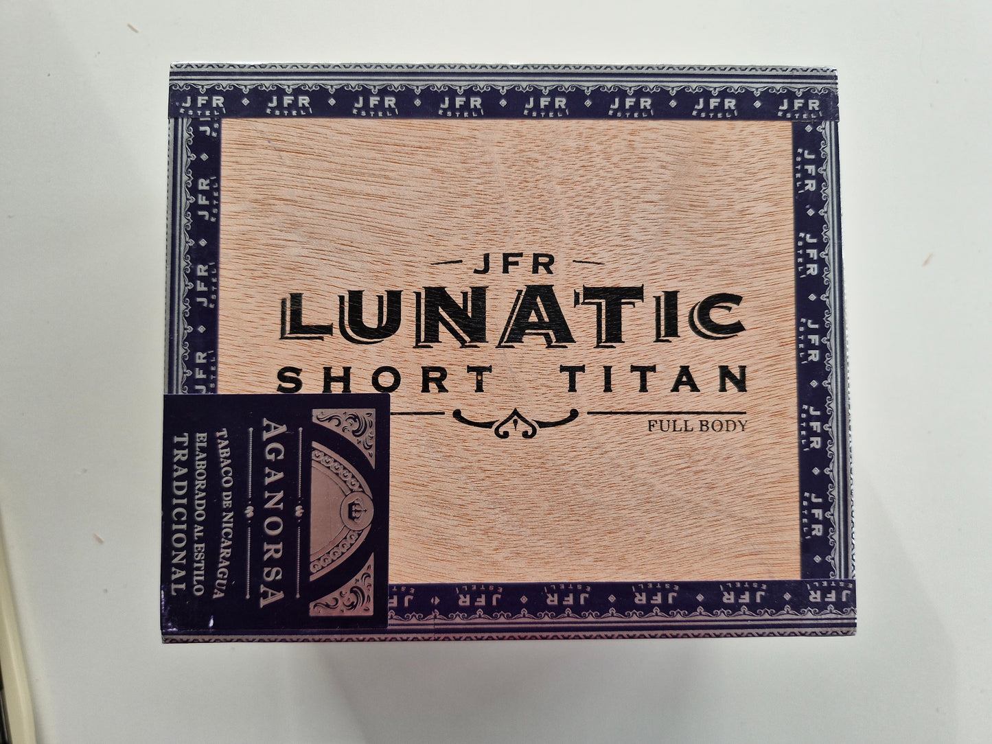 Aganorsa Leaf - JFR Lunatic, Short Titan 4 3/4 x 60 28 stick box