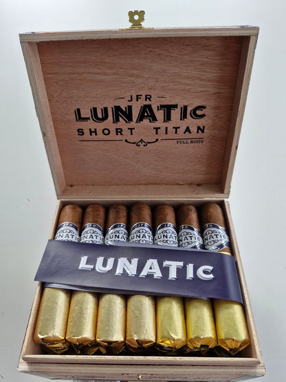 Aganorsa Leaf - JFR Lunatic, Maduro Short Titan 4 3/4 x 60 28 stick box