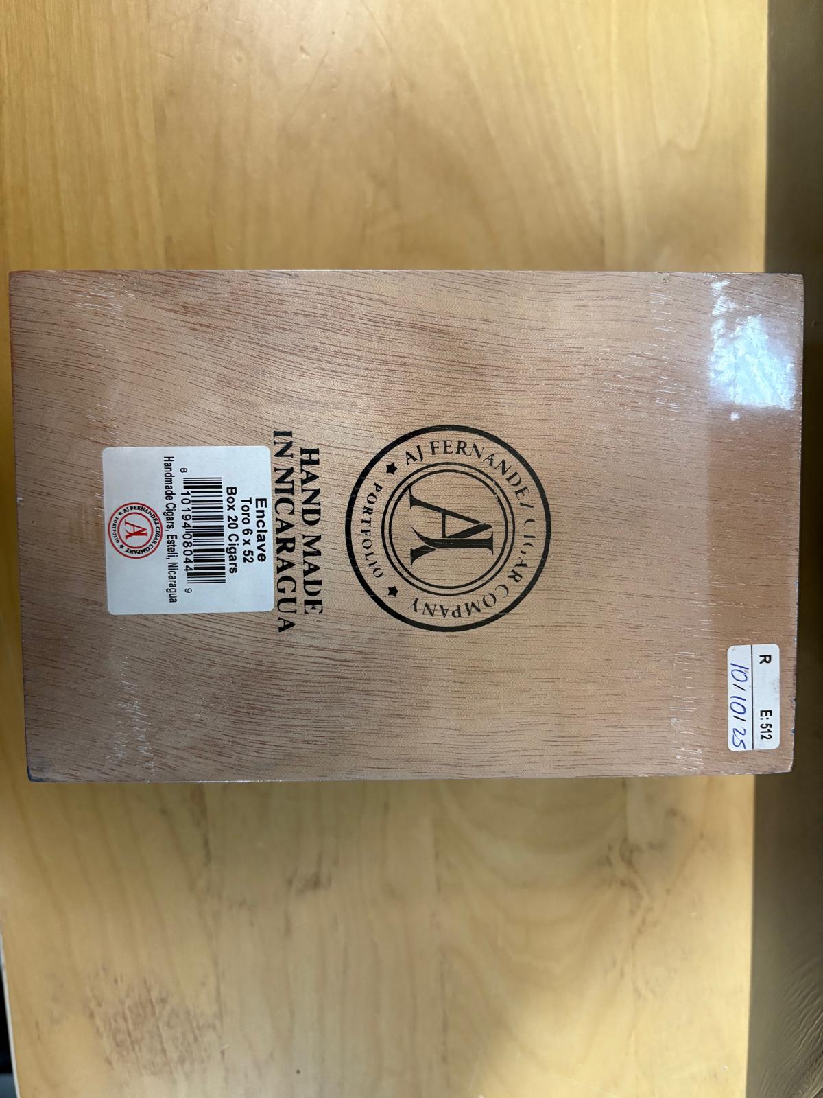 AJ Fernandez - Enclave Toro 6 x 52 20 stick box