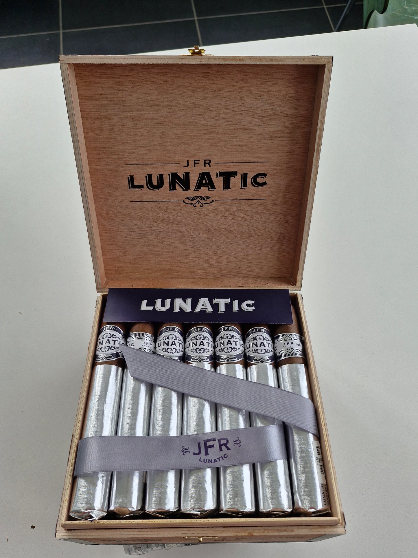 Aganorsa Leaf - JFR Lunatic, Maduro La Montana 7 x 70 28 stick box