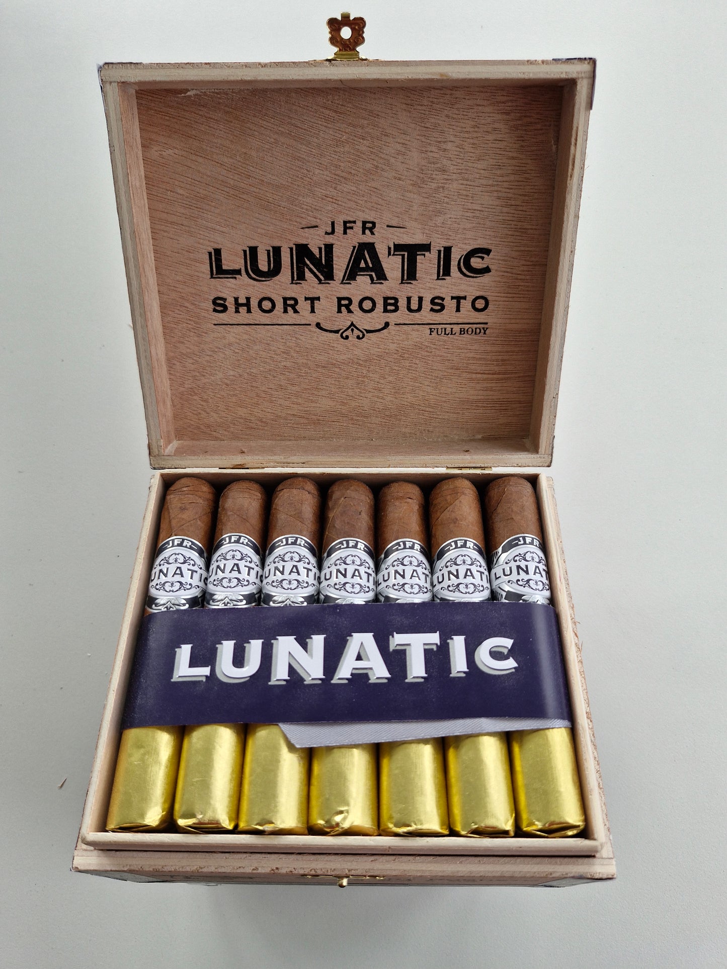 Aganorsa Leaf - JFR Lunatic, Short Robusto 4 3/4 x 52 28 stick box
